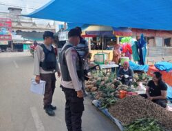 Polsek Ukui Gelar Patroli Pasar, Ciptakan Rasa Aman di Tengah Warga
