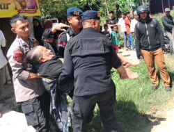 Quick Respon Brimob Kompi 2 Batalyon B Pelopor Evakuasi Korban Laka Tunggal di Gp. Paya Peulawi Kec. Birem Bayeun Kab. Aceh Timur