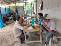 Bhabinkamtibmas Sambangi Warga di Desa Merbau dan Keriung, Imbau Waspada Hoaks dan Jaga Kamtibmas