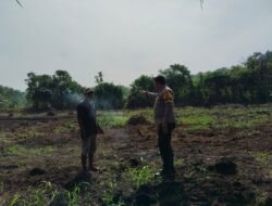 Bersama Warga, Polsek Pangkalan Kuras Bersihkan Lahan untuk Program Ketahanan Pangan