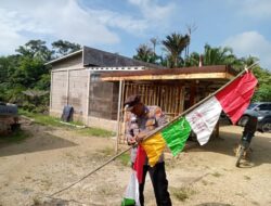 Polsek Kerumutan Ajak Warga Pangkalan Tampoi Kibarkan Bendera Merah Putih