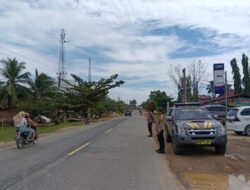 Cegah Kecelakaan, Polisi Patroli Jalan Lintas Timur Pelalawan