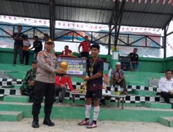 Polsek Bunut Kawal Ketat Penutupan Merbau Cup II, Kapolsek Serahkan Penghargaan Pemain Terbaik