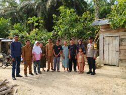 Polri Peduli, Bhabinkamtibmas Kerumutan Antarkan Warga Terlantar ke Dinas Sosial Jambi