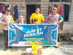 Jumat Berkah, Polsek Pangkalan Kerinci Salurkan Bantuan Sembako kepada Warga Kurang Mampu