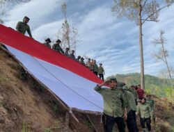 Pertama kali Bendera merah putih raksasa berkibar di Linge.