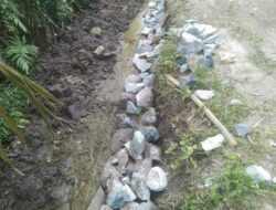 Camat Gunung Kaler Bungkam Saat Dikonfirmasi Terkait Proyek Tanpa Papan Nama, Di kampung Karang Jetak