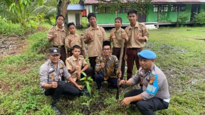 Polisi Tanam Pohon di Kuala Kampar, Wujud Nyata Peduli Alam