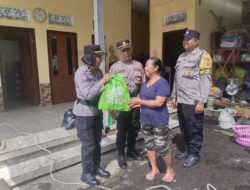 Polsek Klungkung Tanggap Bencana, Salurkan Sembako dan Bersihkan Rumah Warga Terdampak