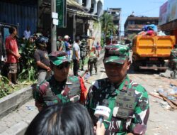 Danrem 163/Wira Satya Pimpin Prajurit Serbu Pasar Badung Pasca Banjir