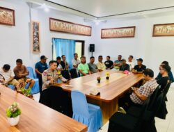 Bhabinkamtibmas Hadiri Rapat Penanganan Dampak Bencana di Desa Pesinggahan