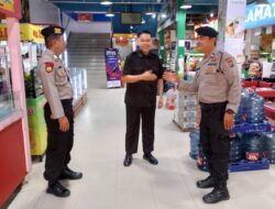 Patroli Rutin Polsek Pangkalan Kerinci Ciptakan Situasi Aman di Swalayan dan SPBU