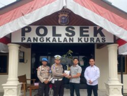 Kapolda Riau Beri Bibit Pohon Buah ke Personel Polsek Pangkalan Kuras yang Berulang Tahun