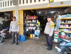 Cegah Kejahatan, Polsek Kuala Kampar Lakukan Patroli Rutin di Bank dan Pertokoan
