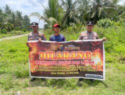 Warga Kuala Kampar Diedukasi Soal Bahaya Karhutla oleh Polisi