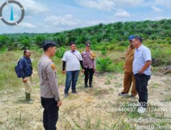 Wujudkan Asta Cita, Polsek Ukui Dampingi Kelompok Tani Tanam Jagung