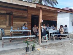 Bhabinkamtibmas Polsek Langgam Sambangi Warga, Ajak Jaga Kamtibmas dan Lawan Hoaks