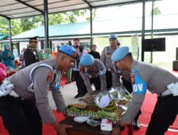 Kapolres Aceh Tengah Berikan Suprise Nasi Tumpeng di HUT ke-80 TNI, Wujud Soliditas dan Kekeluargaan TNI–Polri