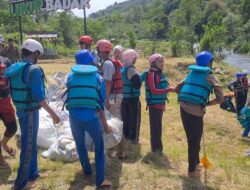 Kapolres Aceh Tengah Turun Kutip Sampah di Aliran Sungai Peusangan Bersama Komunitas dan Pemuda Gayo