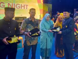 H Munawal Hadi Serahkan Penghargaan Warnai Penutupan Opening Ceremony Rangkaian HUT Bireuen ke-26.