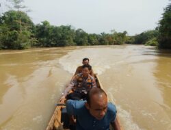 Pantau Banjir, Kapolsek Ukui Turun Langsung ke Desa Lubuk Kembang Bunga