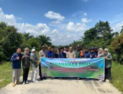 Dukung Program Penghijauan Kapolda Riau, Polsek Langgam Tanam Pohon Ketapang dan Tabebuya