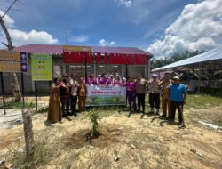 Penghijauan Sekolah, Polsek Langgam Tanam Bibit Pohon di Bandar Sejuk