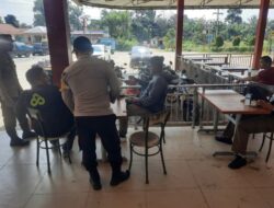 Wujudkan Kamtibmas yang Kondusif, Polsek Ukui Laksanakan Patroli dan Edukasi Warga