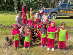 Polsek Ukui Didik Generasi Muda Peduli Lingkungan Lewat Program Green Policing