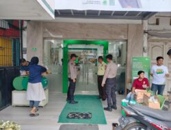 Jaga Kamtibmas, Polsek Pangkalan Kerinci Turun ke Lapangan Lakukan Patroli