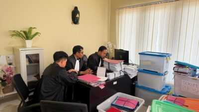 Pembacaan Tuntutan Terhadap Terdakwa I Wayan Siarsana dalam Kasus Penyimpangan Pengelolaan Dana Komite SMK Negeri 1 Klungkung Tahun 2020-2022