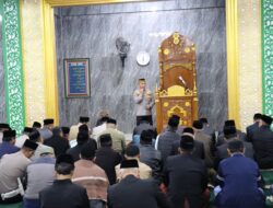 Kapolres Aceh Tengah Ajak Masyarakat Jaga Kamtibmas dan Awasi Penggunaan HP Anak Lewat Safari Subuh