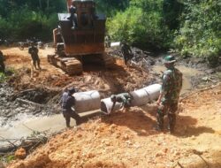 Sinergi Satgas TMMD dan Warga Linge Bangun Gorong-Gorong Demi Lancarnya Akses Desa