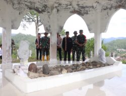 Penuh Khidmat, Satgas TMMD dan Warga Linge Ziarah ke Makam Tokoh Gayo