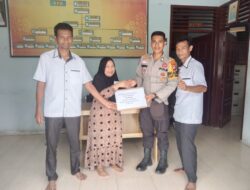 Hadiri Penyaluran BLT Dana Desa di Balam Merah, Polisi Ajak Warga Bijak Gunakan Medsos