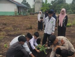 Polsek Teluk Meranti Tanam Bibit Pohon Dukung Program Penghijauan Kapolda Riau