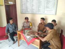 Sambang Tokoh Masyarakat, Bhabinkamtibmas Sosialisasi Karhutla dan Kamtibmas