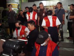 PENETAPAN TERSANGKA DUGAAN TINDAK PIDANA KORUPSI PEMBERIAN FASILITAS PINJAMAN/KREDIT DARI SALAH SATU BANK PLAT MERAH KEPADA PT. BSS DAN PT. SAL
