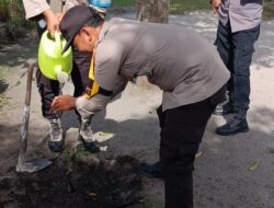 Polsek Bunut Tanam 17 Pohon Buah Dukung Hari Pohon Nasional 2025