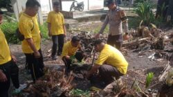 Polsek Bunut Tanam 17 Bibit Pohon Buah di Mapolsek dan Asrama