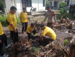 Polsek Bunut Tanam 17 Bibit Pohon Buah di Mapolsek dan Asrama