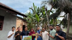 Tangis Haru Warga di Kampar Dapat Bantuan Pembangunan Toilet dari Direktur Utama Gren Palma Jaya Riau