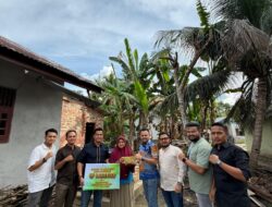 Tangis Haru Warga di Kampar Dapat Bantuan Pembangunan Toilet dari Direktur Utama Gren Palma Jaya Riau