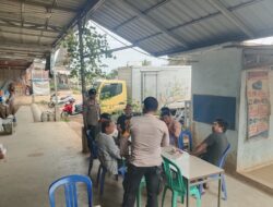 Petugas Polsek Ukui Sambangi Warga, Ajak Jaga Keamanan Lingkungan