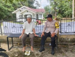 Bhabinkamtibmas Polsek Langgam Sambangi Tokoh Agama di Desa Sotol, Sampaikan Pesan Kamtibmas