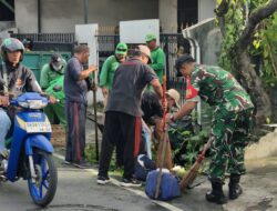Babinsa Sesetan dan Lurah Bersinergi Ciptakan Lingkungan Bersih dan Sehat