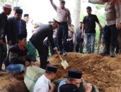 Kapolres Aceh Tengah Pimpin Pemakaman Tradisi Kepolisian Alm Bripka Ruhdi Fitrah
