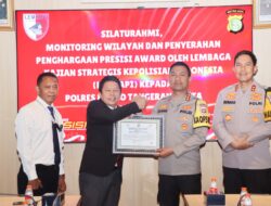 Kapolres Metro Tangerang Kota Terima Penghargaan Presisi Award dari LEMKAPI