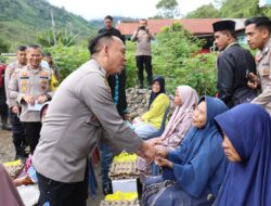 Jumat Berkah Polres Aceh Tengah Berbagi Dengan Warga Pilar Jaya 20 Paket Sembako Dan Tali Asih Diterima