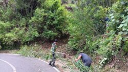 Babinsa Dengan Masyarakat Potong Bambu